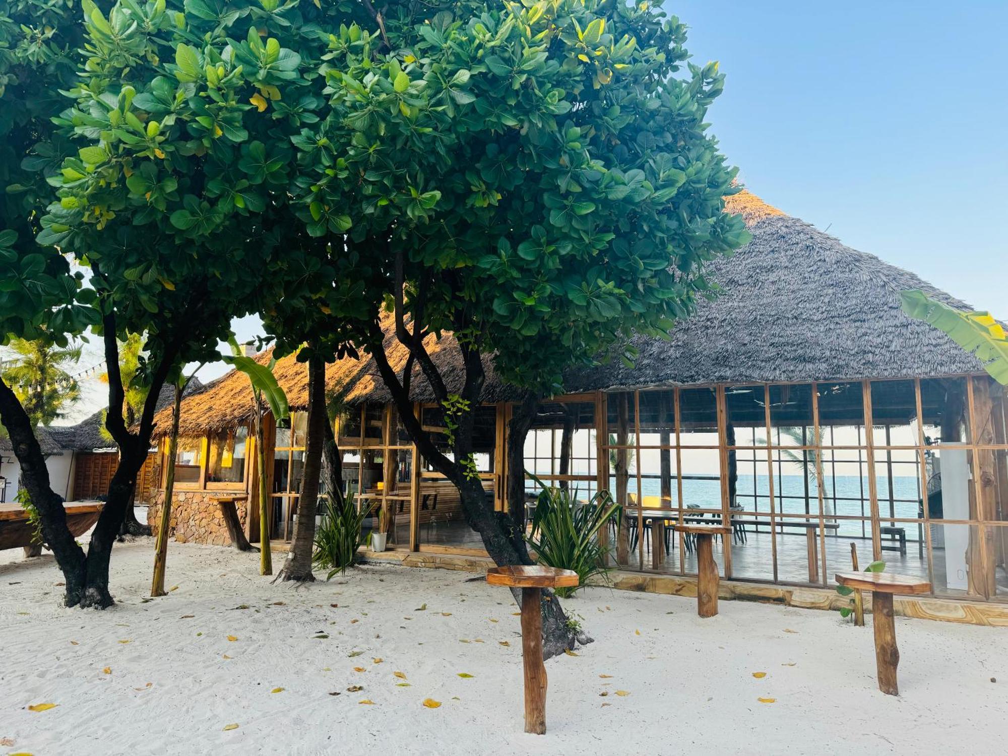 Tiki Beach Club & Resort (Adults Only) ブウェワウ エクステリア 写真