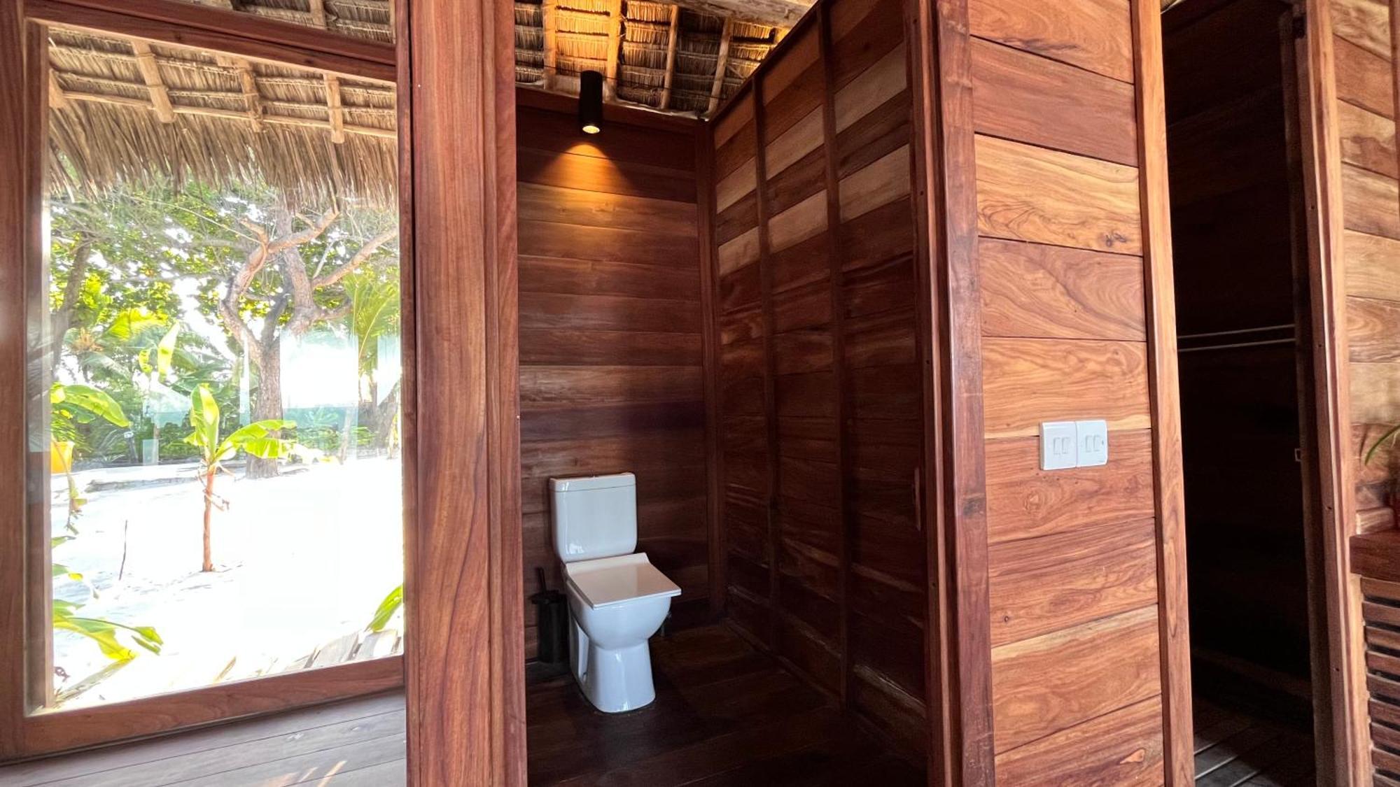 Tiki Beach Club & Resort (Adults Only) ブウェワウ エクステリア 写真