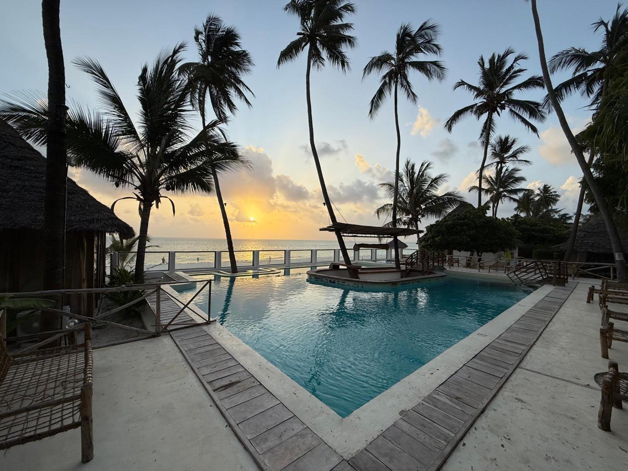 Tiki Beach Club & Resort (Adults Only) ブウェワウ エクステリア 写真